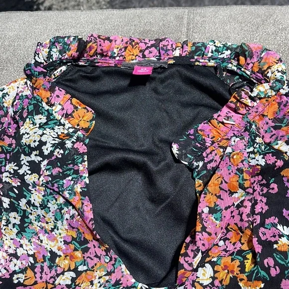 🥰🥰Vince Camuto V-Neck Floral Dress🥰🥰 - Picture 5 of 10